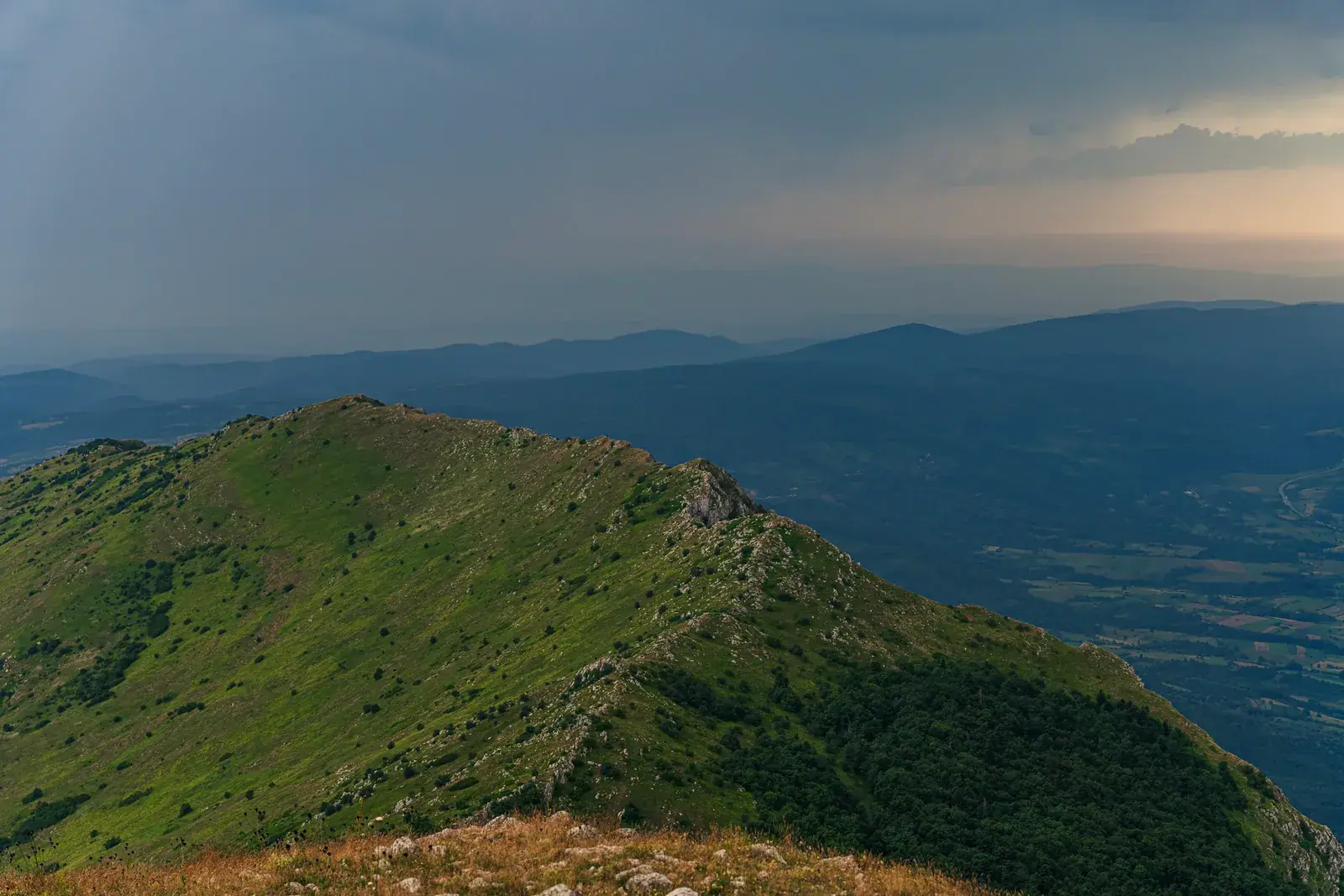 Pogled sa grebena Rtnja